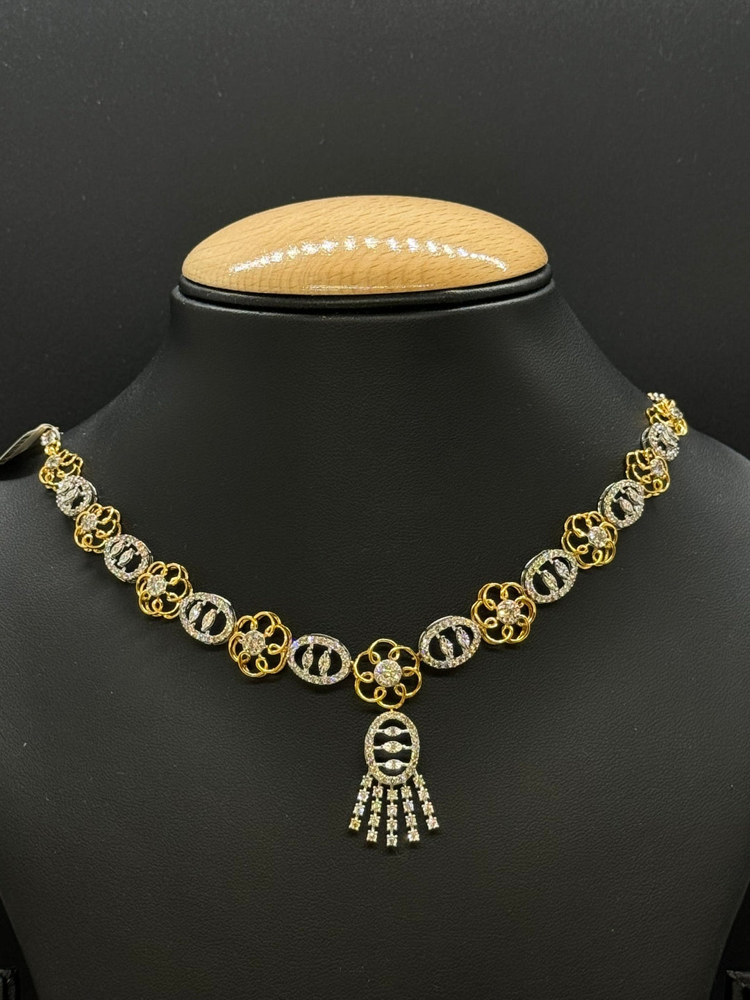 14KT Gold Women Diamond Necklace Set - Master JewellersDiamond Necklace Set