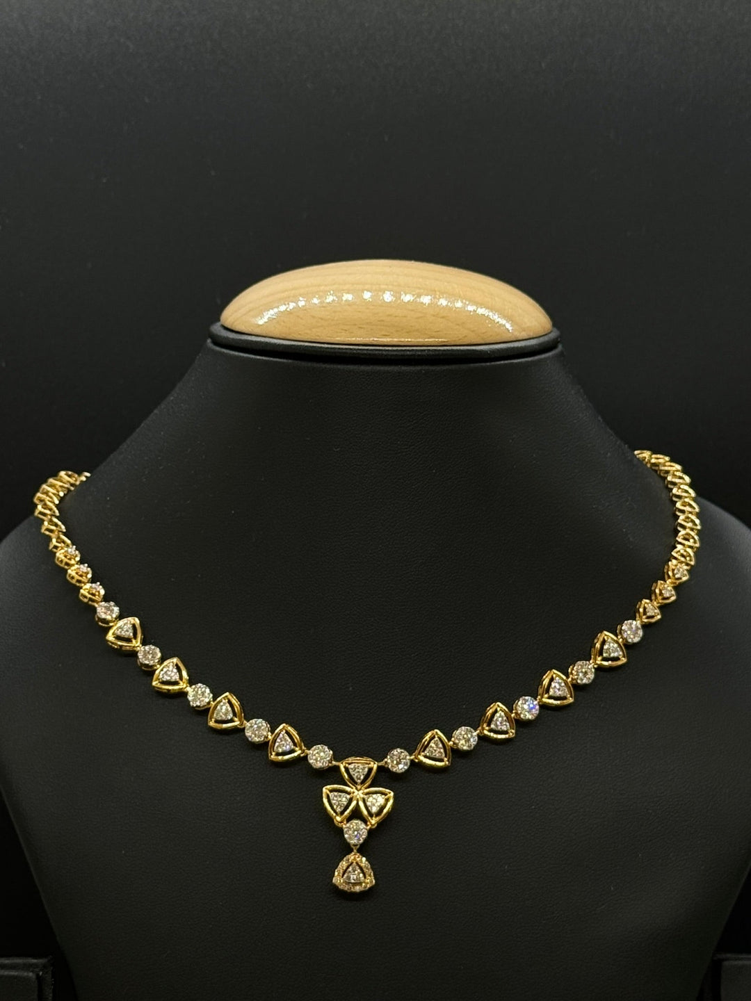 14KT Gold Women Diamond Necklace Set - Master JewellersDiamond Necklace Set