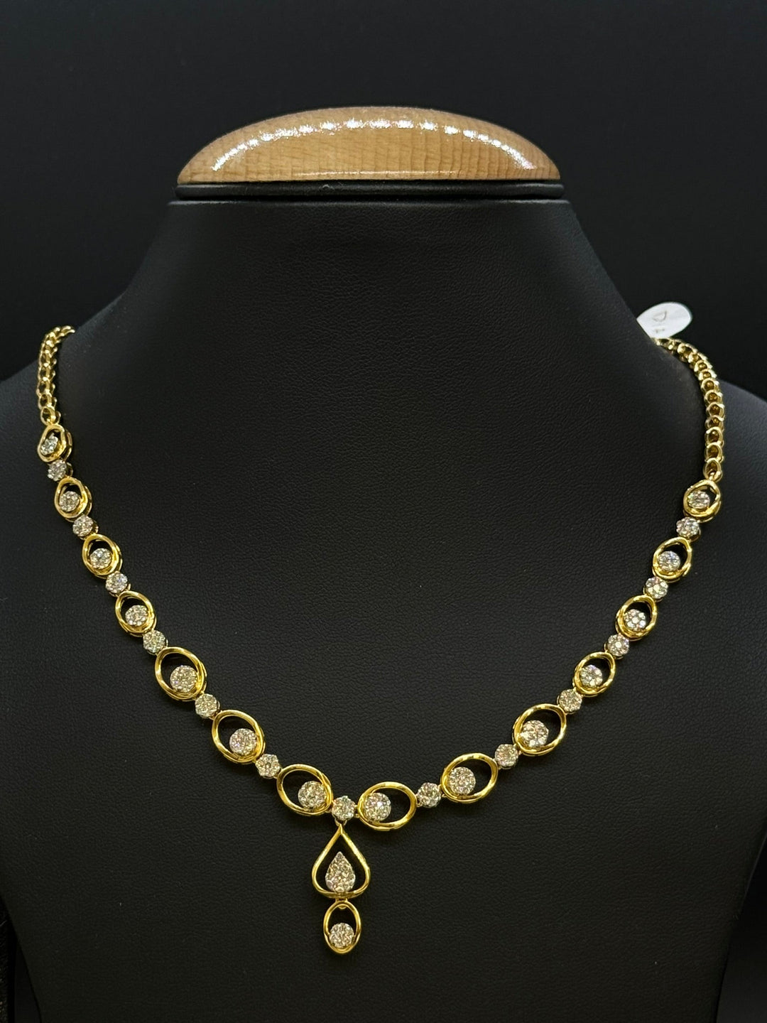 14KT Gold Women Diamond Necklace Set - Master JewellersDiamond Necklace Set