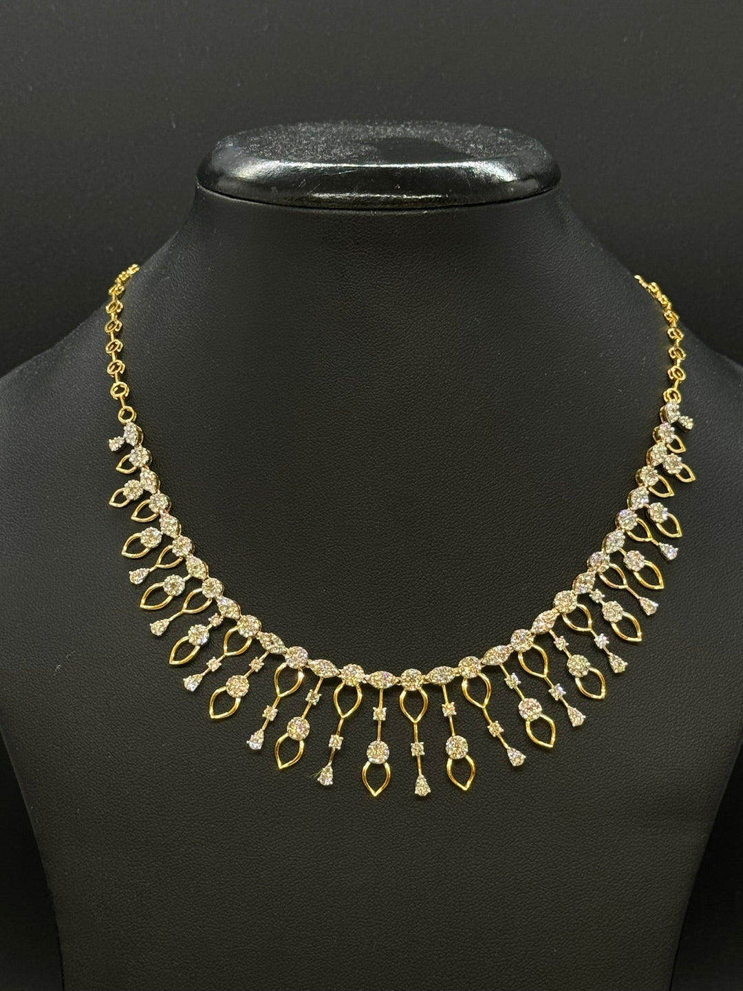 14KT Gold Women Diamond Necklace Set - Master JewellersDiamond Necklace Set