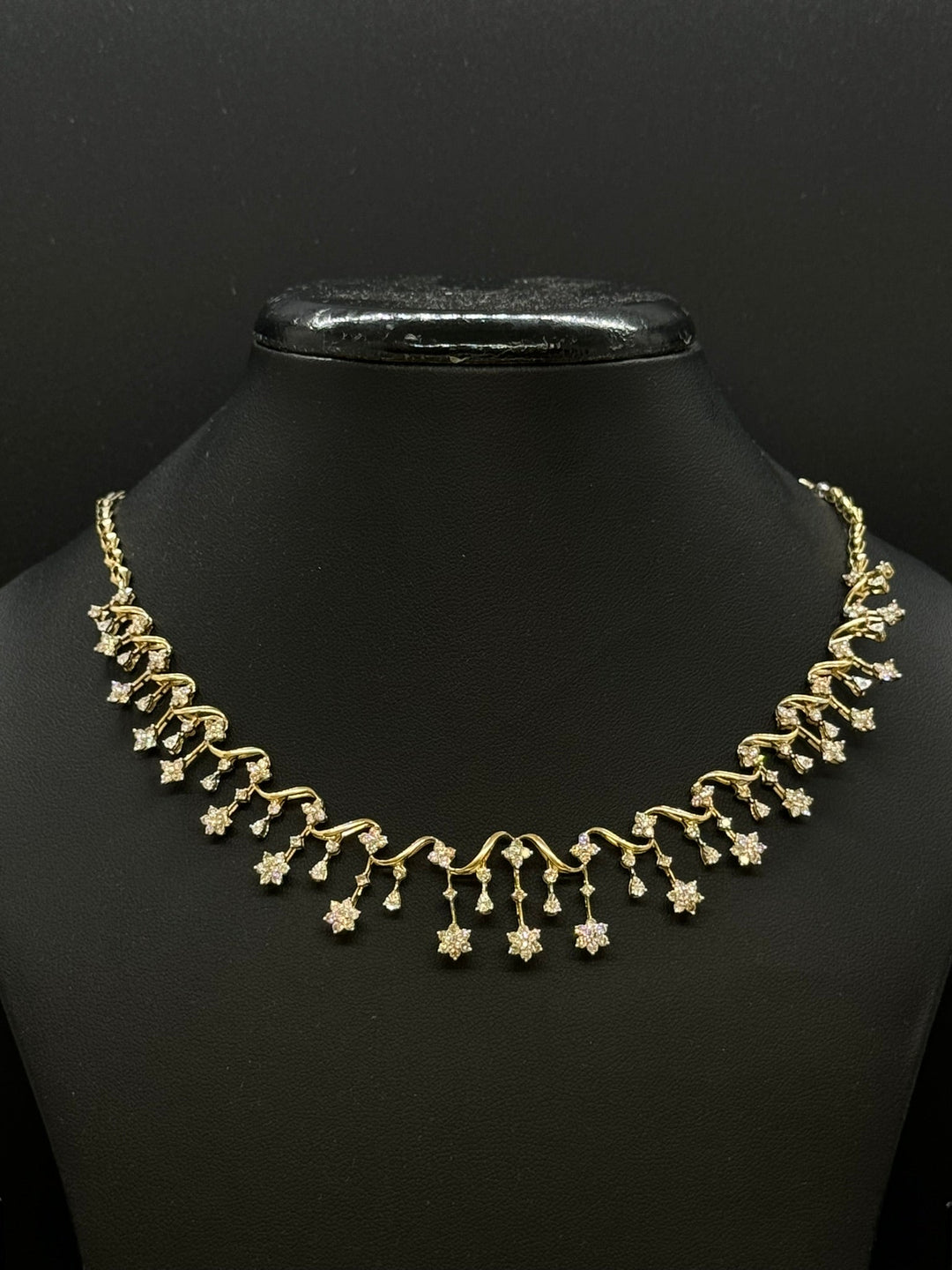 14KT Gold Women Diamond Necklace Set - Master JewellersDiamond Necklace Set